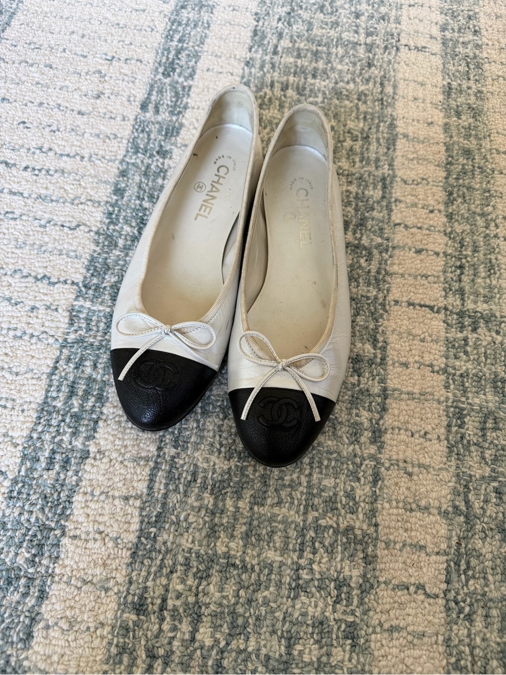 Classic Two-Tone Chanel Leather Ballet Flats - pearlescent Cream and Black